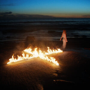 Ashley Cooke releases her new single “xs,” a moody midtempo breakup anthem marking the start of her next era